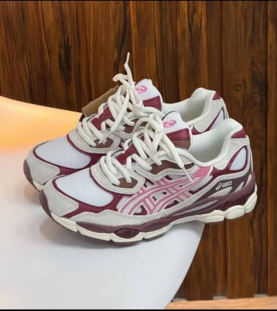 ASICS Sneakers