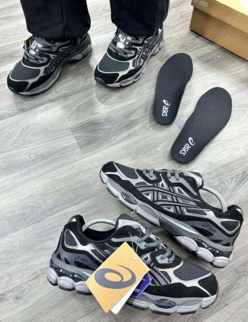 ASICS Sneakers
