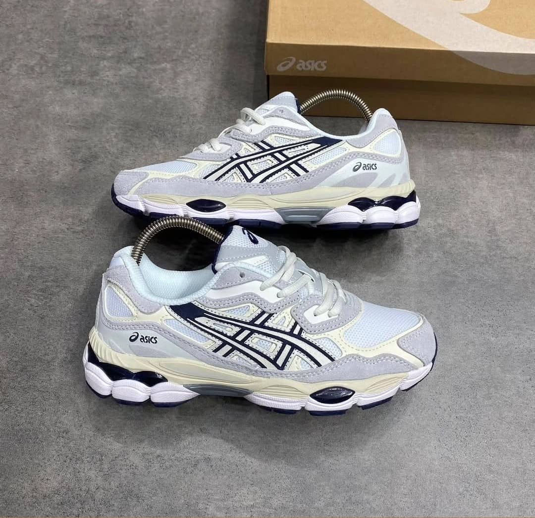 ASICS Sneakers