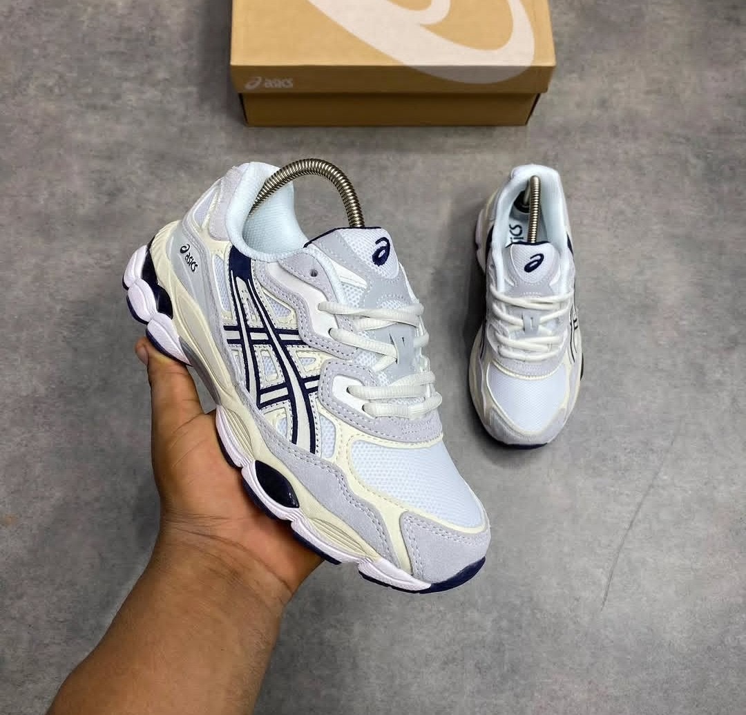 ASICS Sneakers
