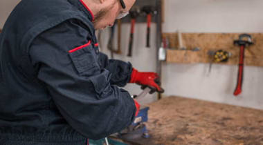 MacBook user explains why he files the sharp metal edges off his Apple laptops — unibody design facilitates a surprisingly deep roundover