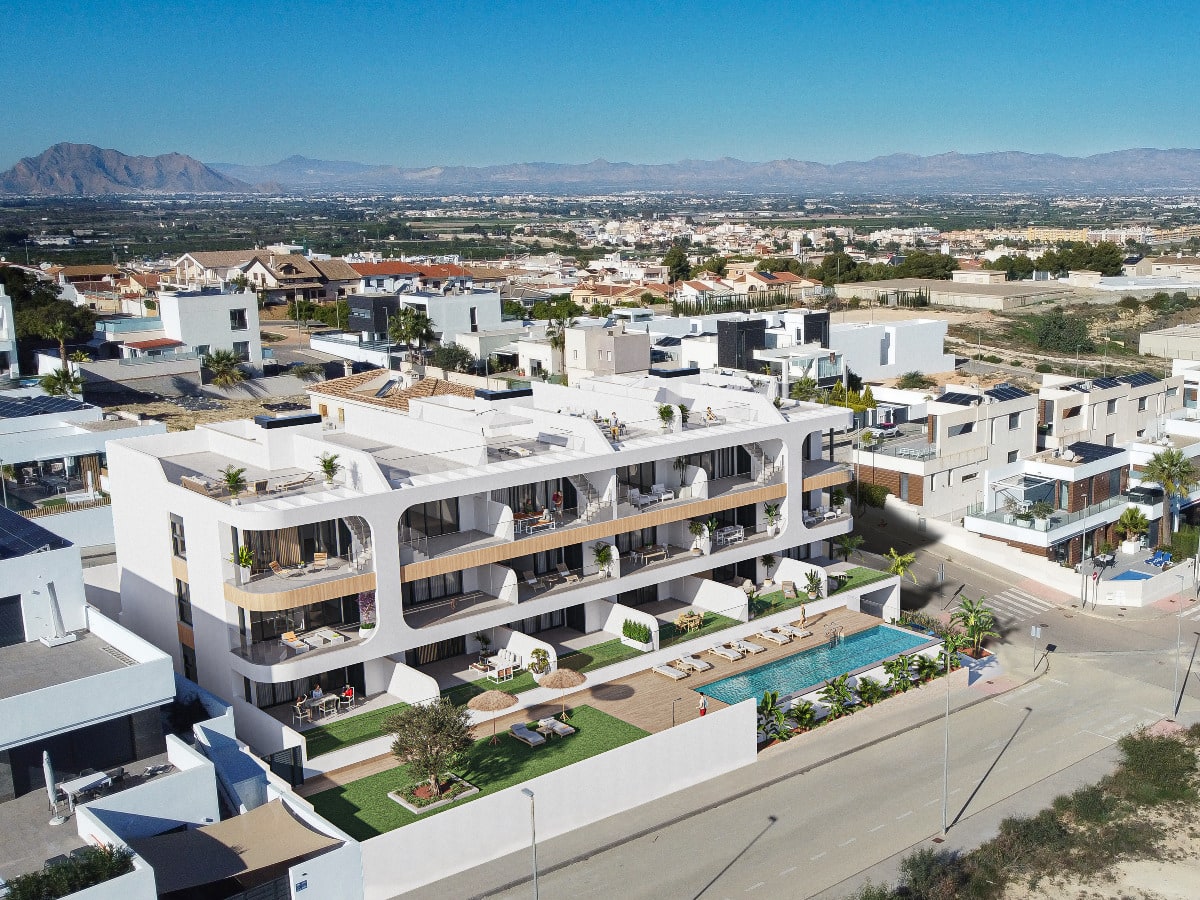 3-Bed Apartments with Pool and Solarium - Image 1