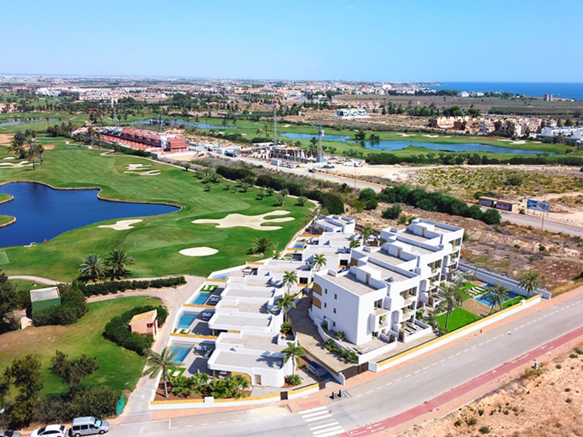 Golf-Front 2 & 3-Bed Apartments with Pool - Image 1