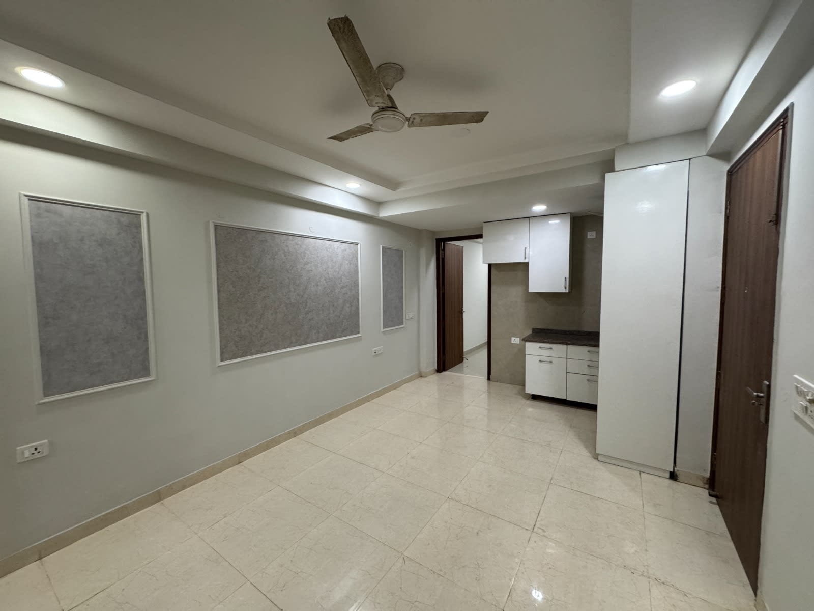 Spacious 3 BHK Flat in South Delhi