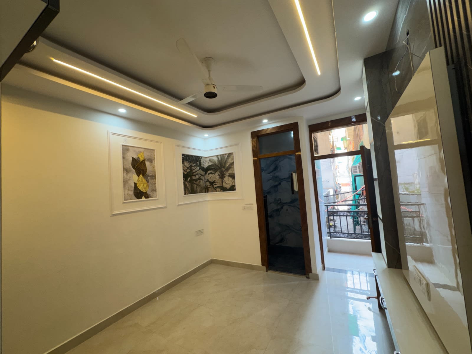 Spacious 3 BHK Home – Just 500m from Dwarka Mor Metro