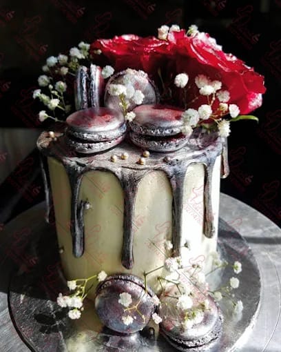 Monochrome Drip Wedding Cake Faisalabad