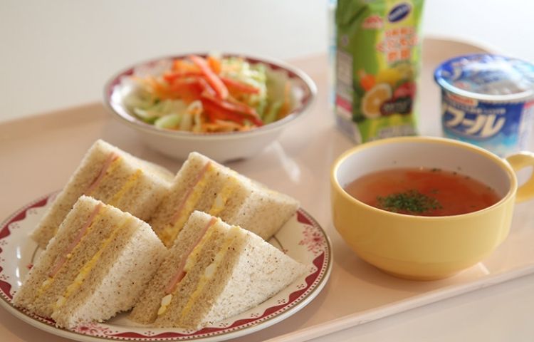 朝食