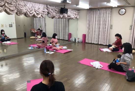 親子ヨガ