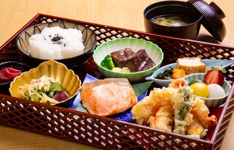 夕食