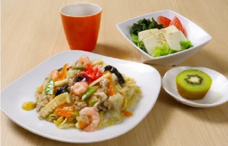 昼食｜五目あんかけやきそば