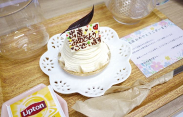 お祝いケーキ