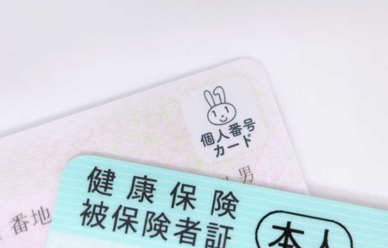 cont_06（マイナンバーカードと健康保険証）.jpg