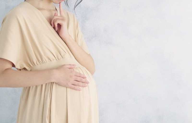 疑問をもつ妊婦.jpg