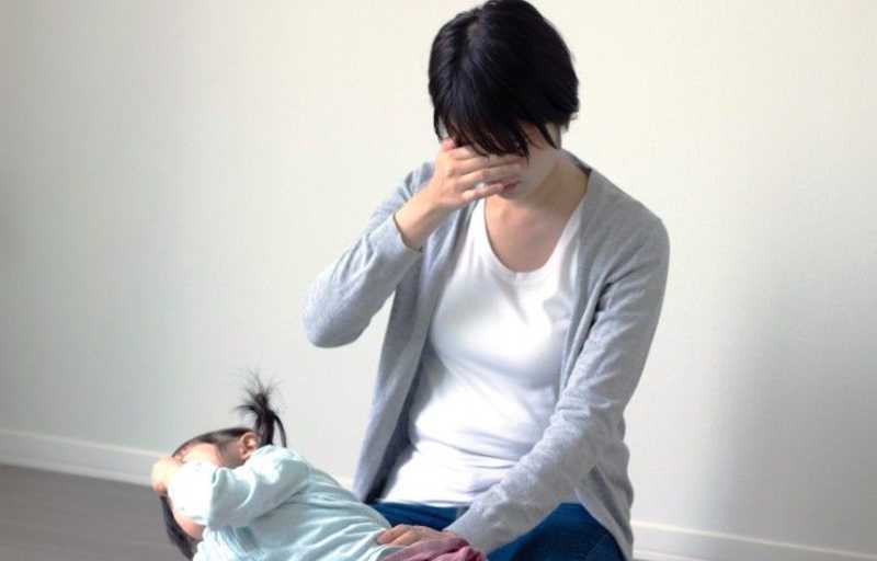 つわり中の妊婦と上の子