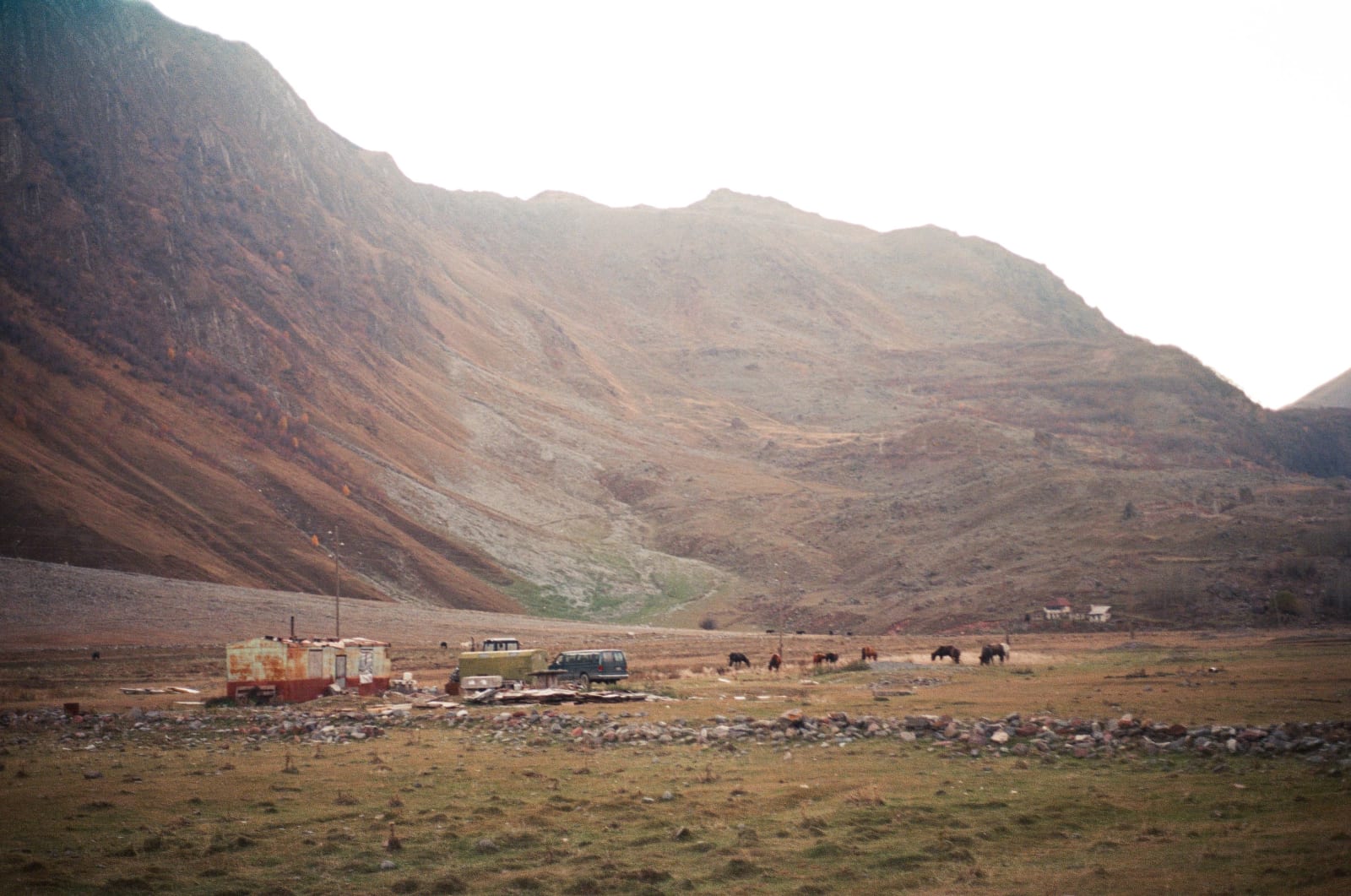 A small farmer&rsquo;s hut (the place where dogs were out to get me)