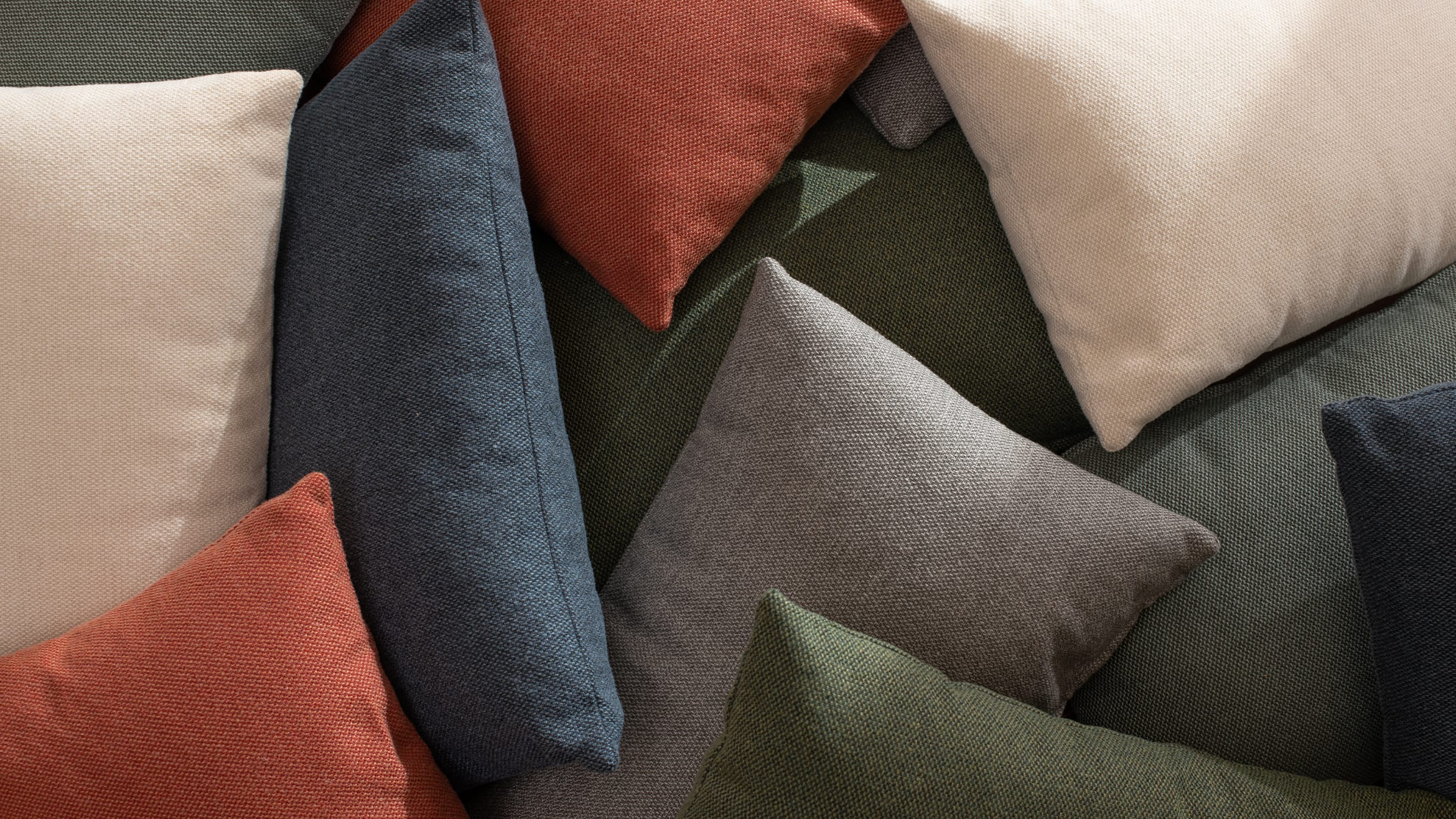 7 idées de couleurs pour sublimer un canapé en cuir - Le blog de Gallery  Tendances