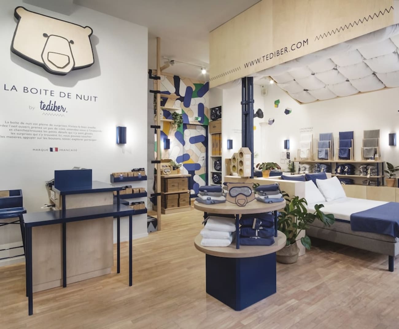 $t('about.showroom.alt.showroom')