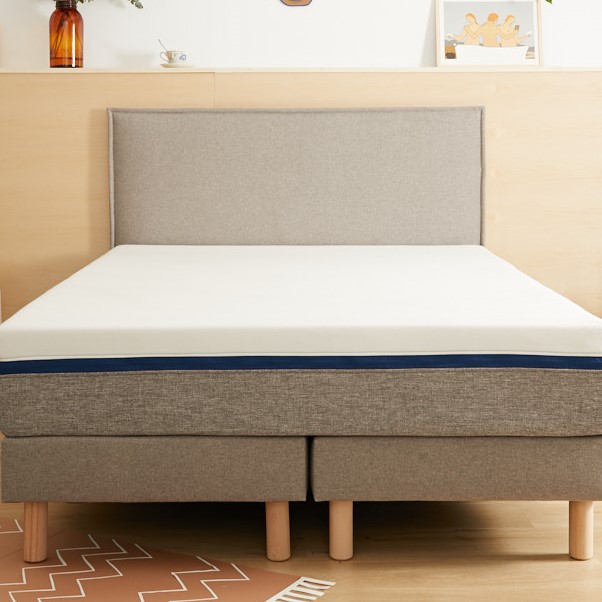 Découvrez l'incroyable lit Tediber King Size (180x200cm) composé du sommier et de la tête de lit Tediber disponible dès maintenant en 3 coloris : gris, bleu et beige. Designé en France et fabriqué en Belgique, l'incroyable lit Tediber allie confort et design. Convient à tous les matelas. 100 nuits d'essai, retour simple et gratuit. Paiement en 3x sans frais. Financement en 12x. Lit de haute qualité à prix accessible. Maintien parfait et aération optimale.