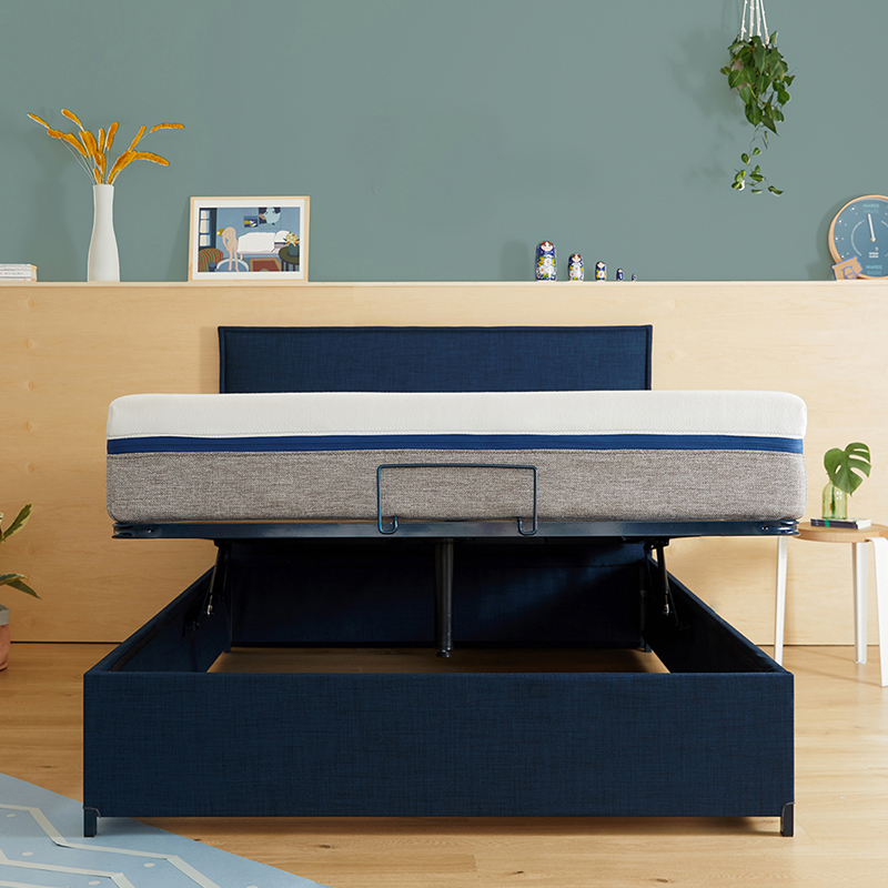 Découvrez l'incroyable lit coffre Tediber disponible dès maintenant en 3 coloris : gris, bleu et beige. A l’intérieur, l’espace rangement est optimisé. La tête de lit (fabriquée en Belgique) et le sommier coffre (fabriqué en France) sont désignés en France. Combinés, ils constituent un lit coffre malin et de haute qualité.  Le lit coffre Tediber vous fait gagner 1m2 au sol par rapport à un lit coffre standard. A l’intérieur, l’espace rangement est optimisé. La tête de lit (fabriquée en Belgique) et le sommier coffre (fabriqué en France) sont désignés en France. Combinés, ils constituent un lit coffre malin et de haute qualité. Livraison gratuite - Paiement en 3X sans frais - Financement en 12X - Garanti 2 ans (sommier) et 5 ans (tête de lit). Reprise ancienne literie