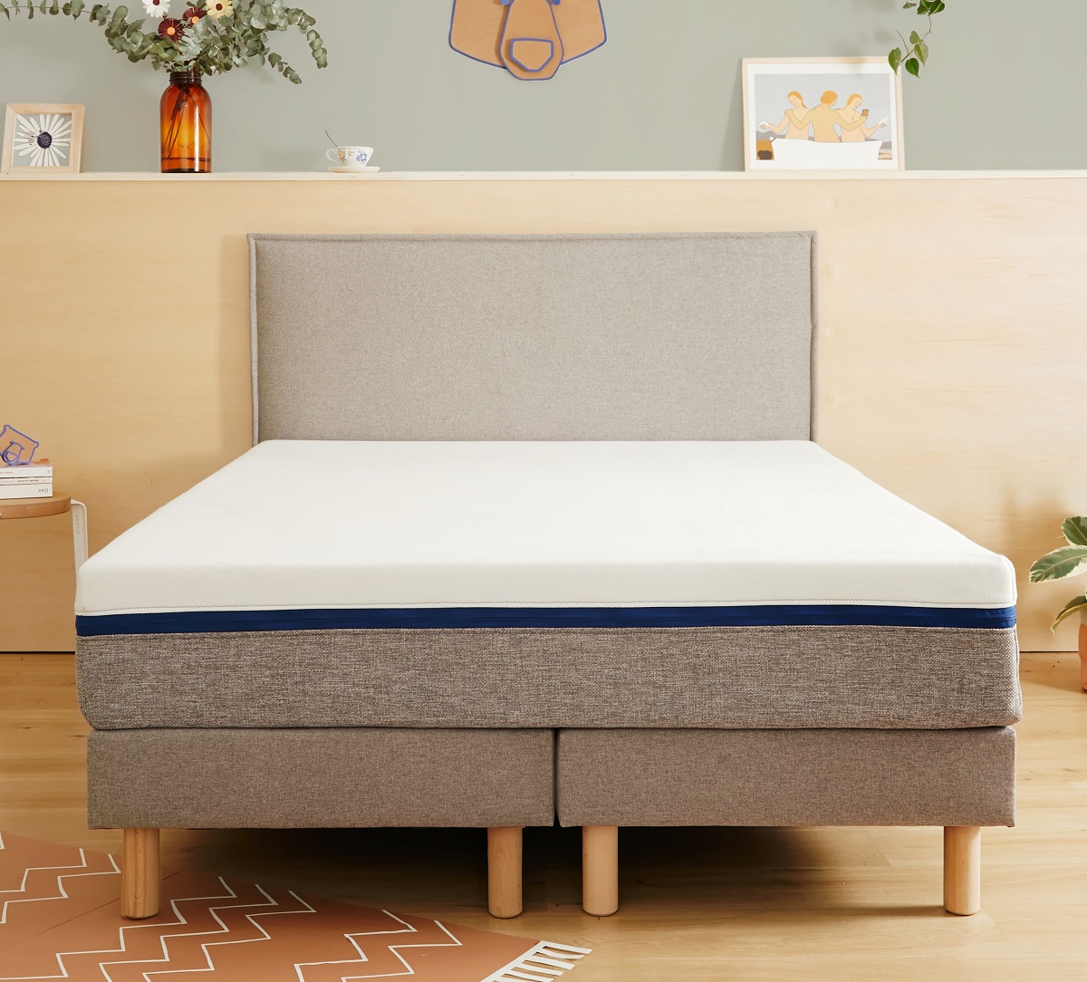 Découvrez l'incroyable lit Tediber 200x200 composé du sommier et de la tête de lit Tediber disponible dès maintenant en 3 coloris : gris, bleu et beige. Designé en France et fabriqué en Belgique, l'incroyable lit Tediber allie confort et design. Convient à tous les matelas. 100 nuits d'essai, retour simple et gratuit. Paiement en 3x sans frais. Financement en 12x. Lit de haute qualité à prix accessible. Maintien parfait et aération optimale.