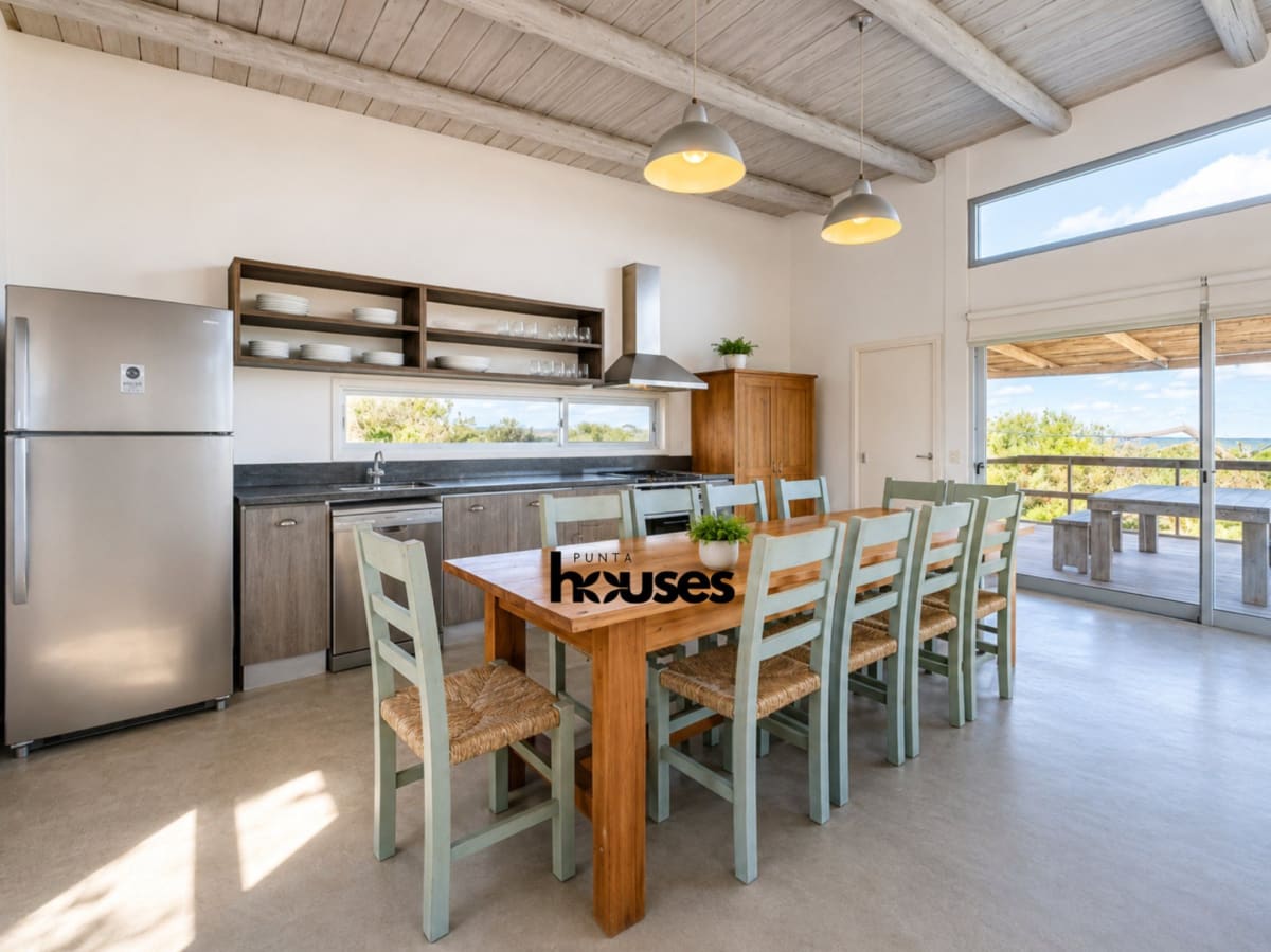 Beach Front House Ocean Park22.jpg