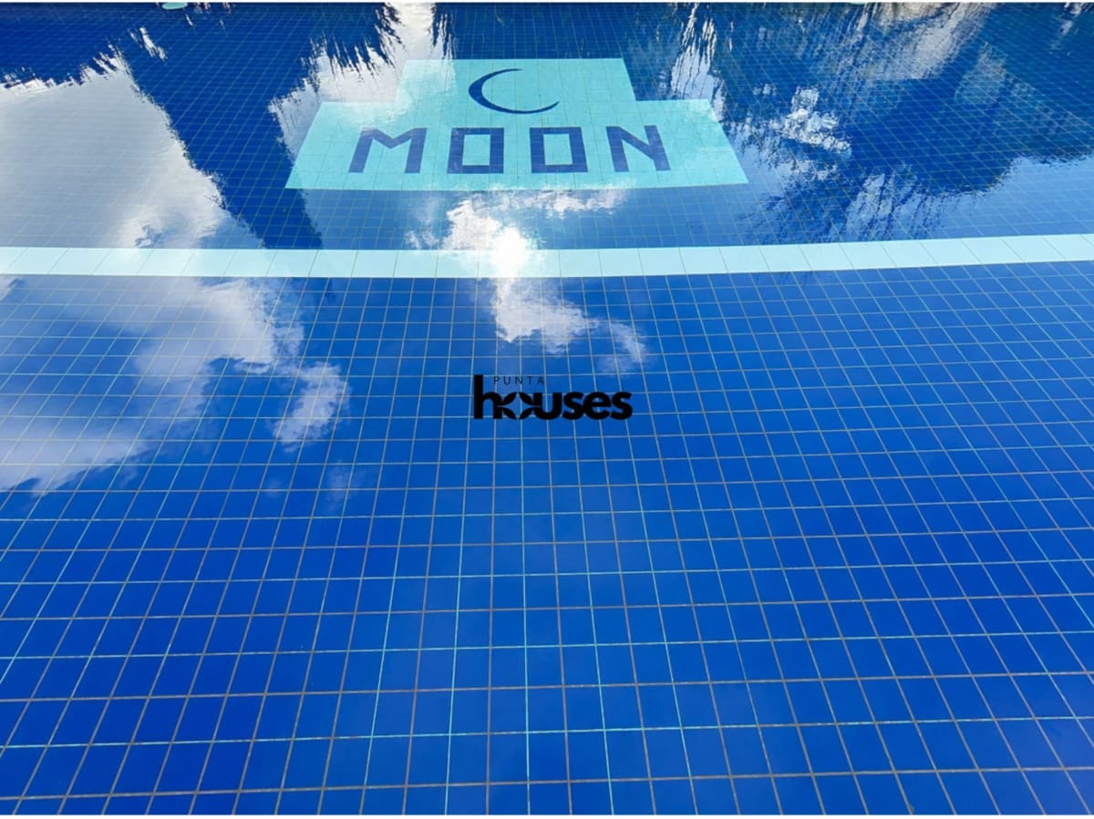 Moon1.jpg