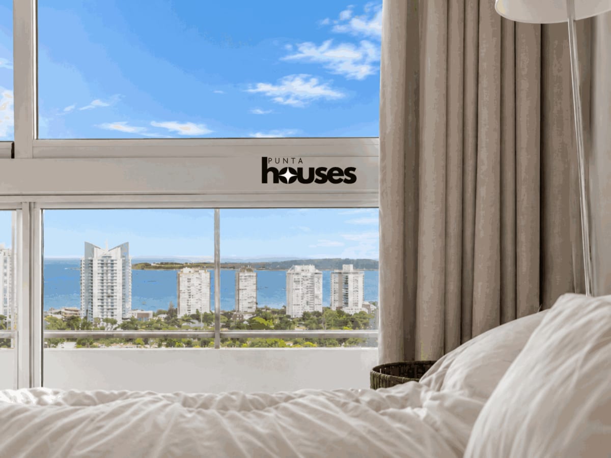 Bright bedroom with large windows and panoramic Playa Mansa sea view in Gala Vista Punta del Este.