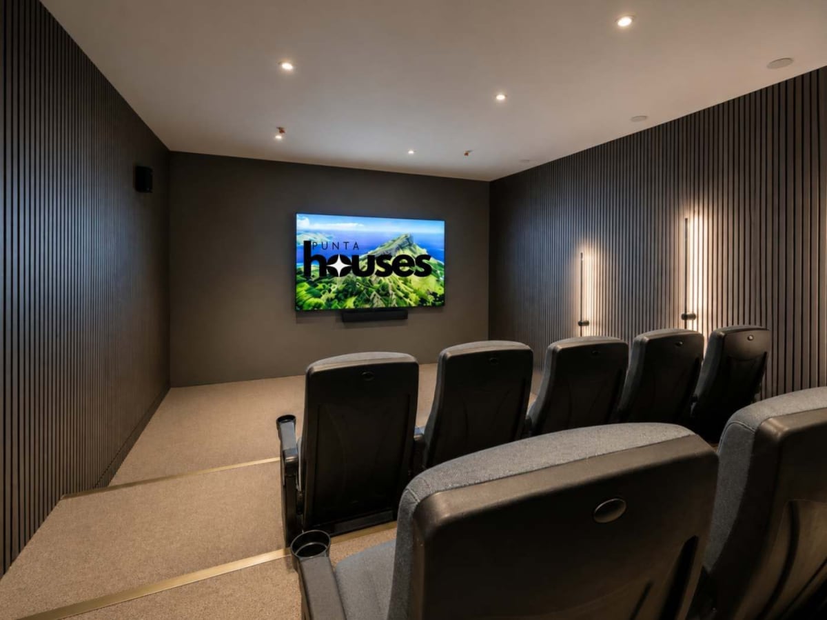 Private microcinema with reclining seats and large screen at Manglar Brava Punta del Este.