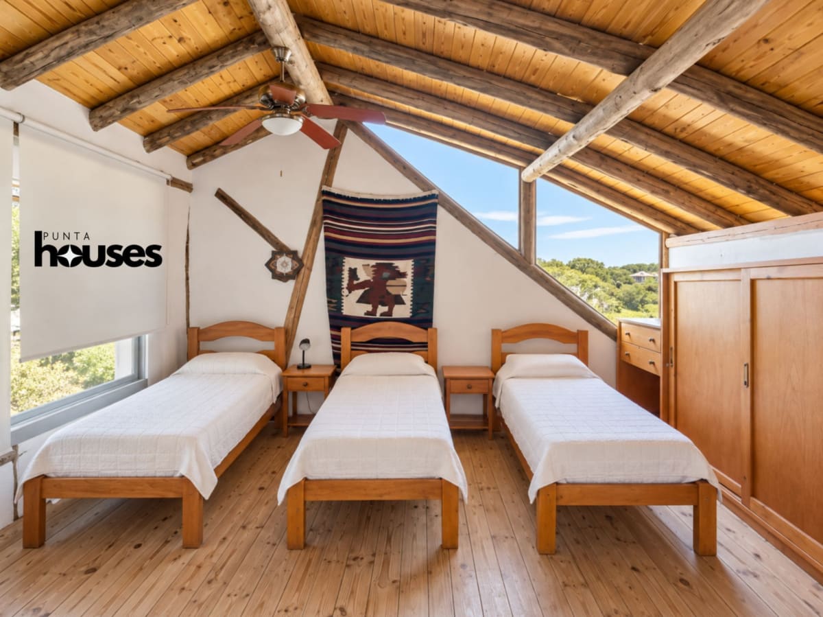 ocean-park-house-bedroom-three-single-beds.jpg