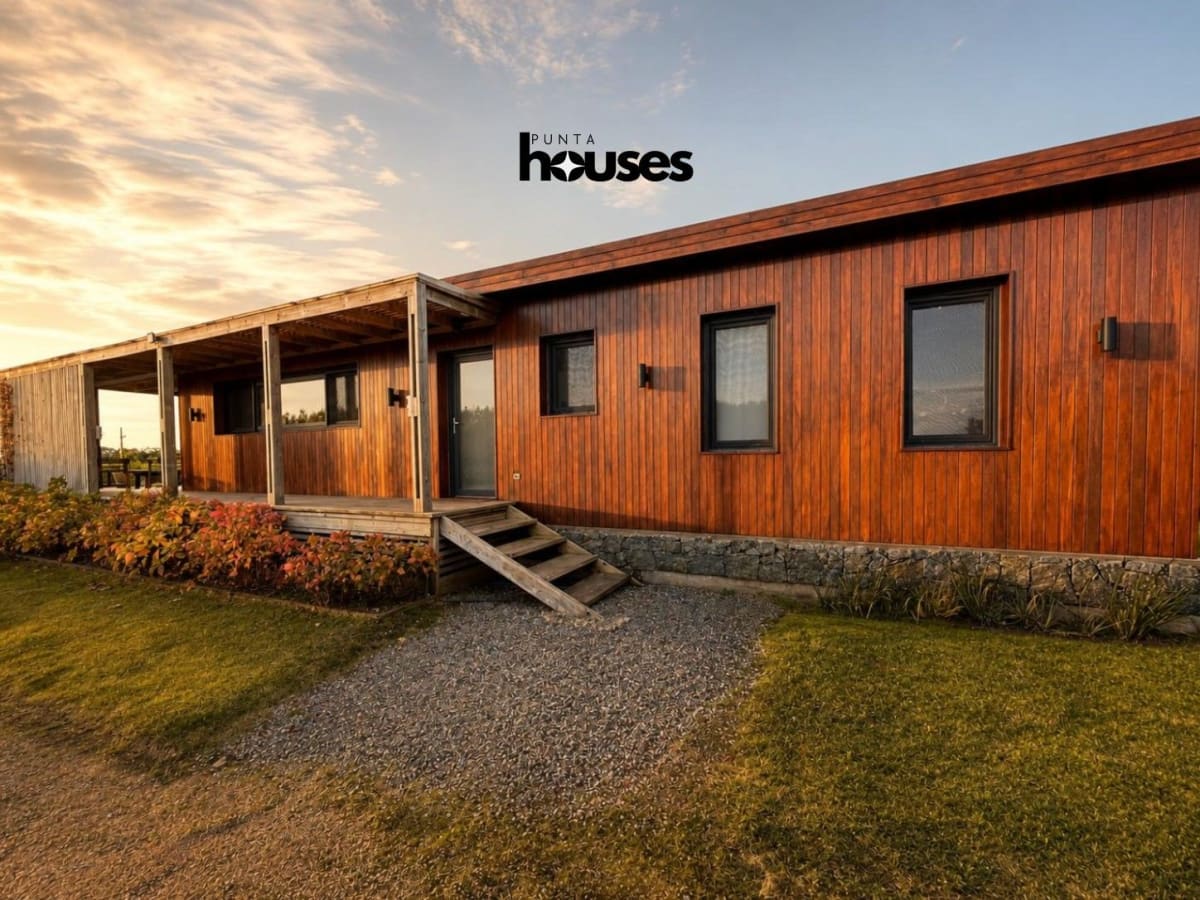 modern-country-estate-wooden-house-exterior.jpg