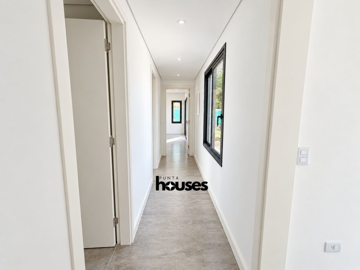 08-cantegril-maldonado-house-bright-hallway.jpg