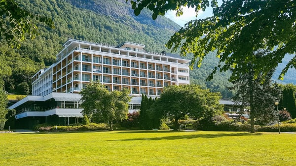 Hotel Alexandra Loen exterior