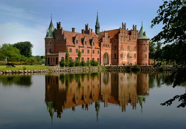 Broholm Slot exterior