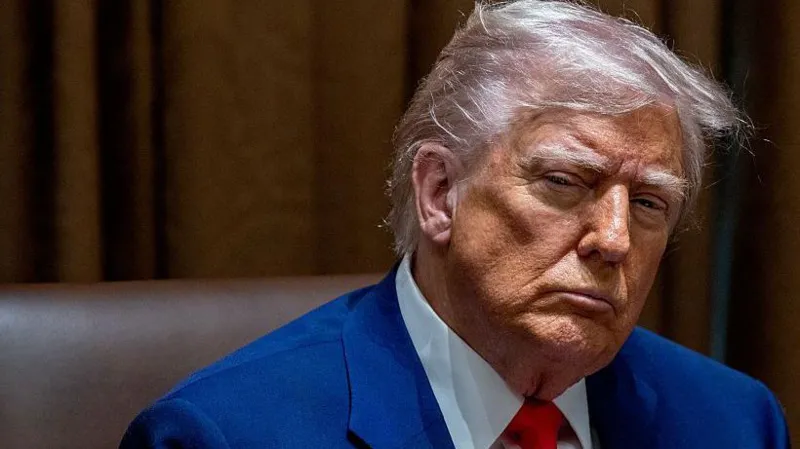 do-tesouro-ao-terreno-yields-em-alta-tarifas-em-pausa