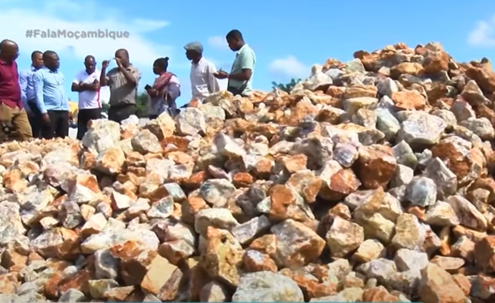 inspeccao-mineira-em-accao-fluorite-apreendida-em-sofala