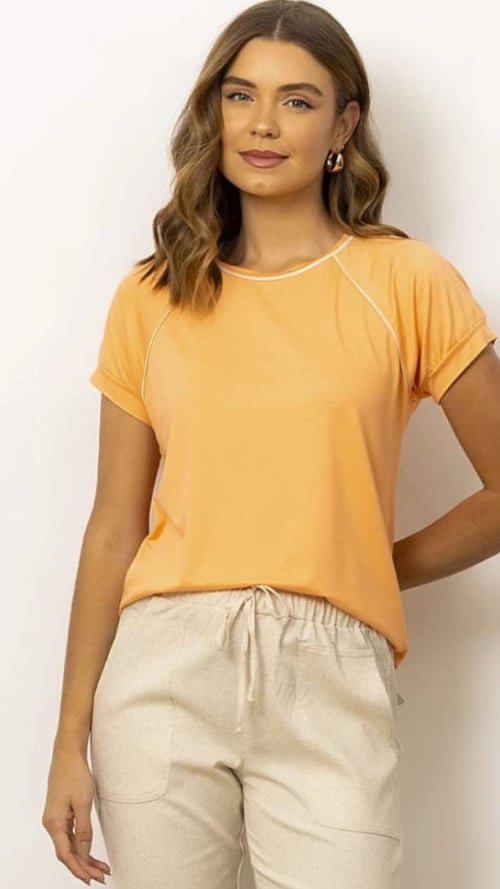 Blusa com friso na gola