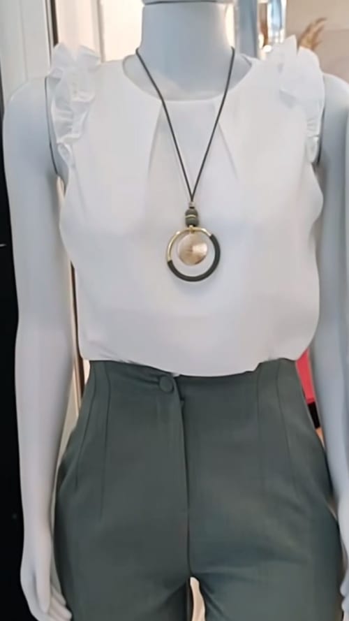 Blusa plissada na manga