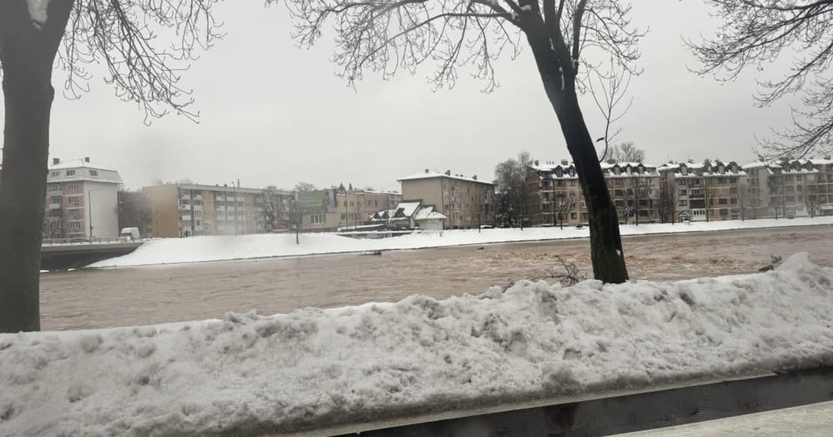 Porastao vodostaj rijeke Željeznice, građani zabrinuti – nadležne službe u stanju pripravnosti