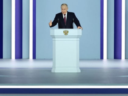 Владимир Путин предложил в будущем году повысить МРОТ до 19 242 рублей