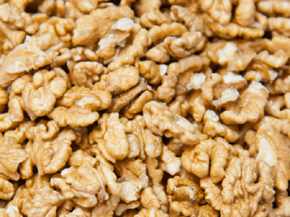 Употребление орехов положительно влияет на здоровье сердца и психику