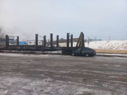 В Волгограде легковушка врезалась в жд вагон