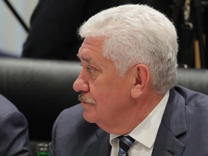 «Ушли» по-хорошему: депутат Илья Кошкарев отказался от мандата из-за акций британского банка