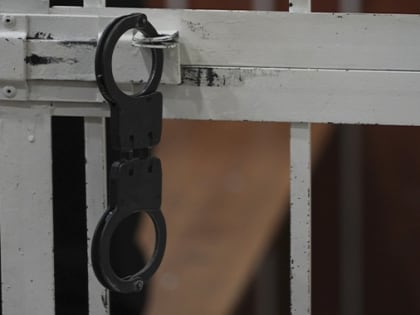«Душили ремнем и били домкратом»: двоих волгоградцев осудили за спланированное нападение на таксиста