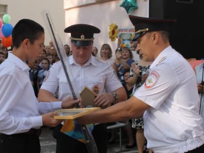 Волгоградские школьники помогли полицейским найти мошенника