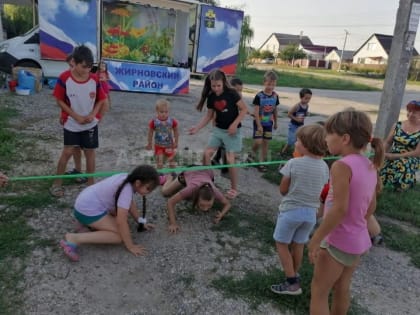 Автоклуб Жирновского РДК, полученный в рамках национального проекта «Культура», доставляет праздник в каждый уголок Жирновского района