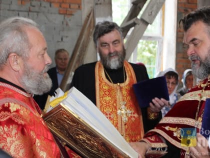 В волжском храме Николая Чудотворца состоялся первый молебен