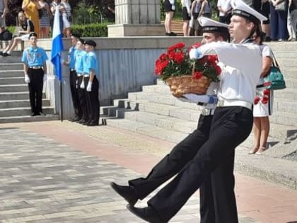 Торжественный митинг в Волгограде в честь моряков и речников