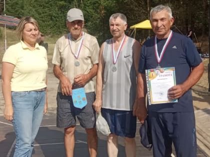 Жирновчане заняли второе место на первенстве Рудни по городошному спорту