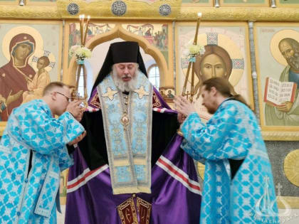 Епископ Иоанн совершил вечернее богослужение в Волжском
