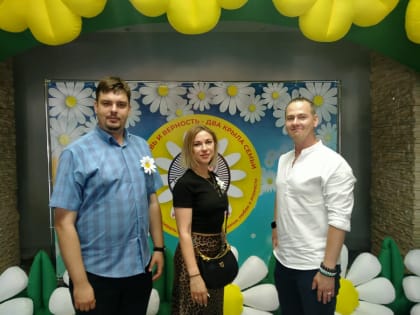 Любовь и верность - два крыла семьи...